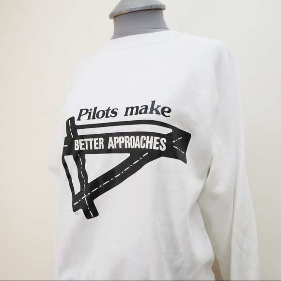 Vintage Deadstock “Pilots Make Better Approaches” Sweatshirt - Picture 6 of 6